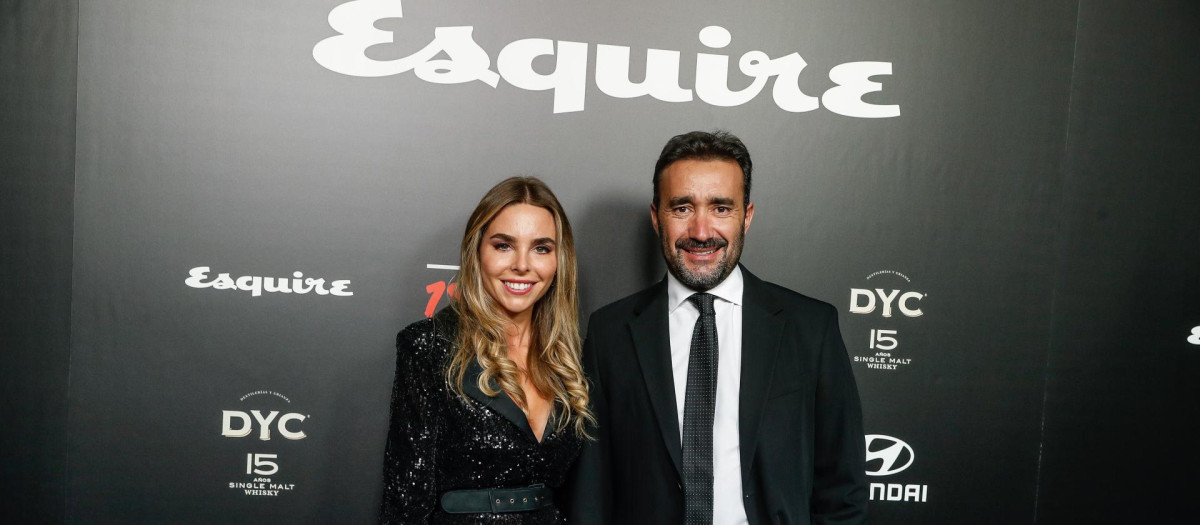 Juanma Castaño y Helena Condis posando en los Premios Esquire este miércoles