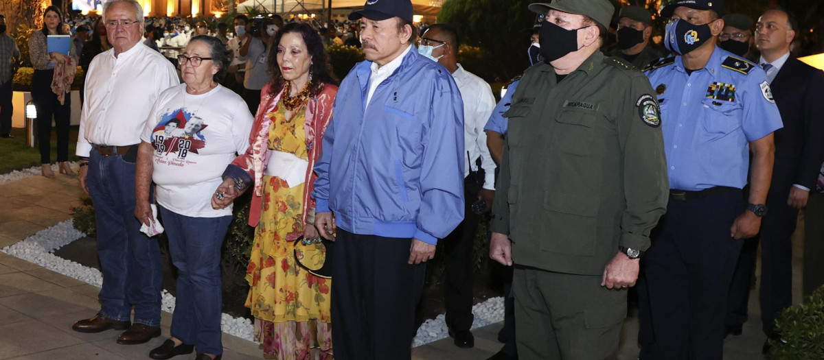 Daniel Ortega y su esposa y vicepresidenta Rosario Murillo