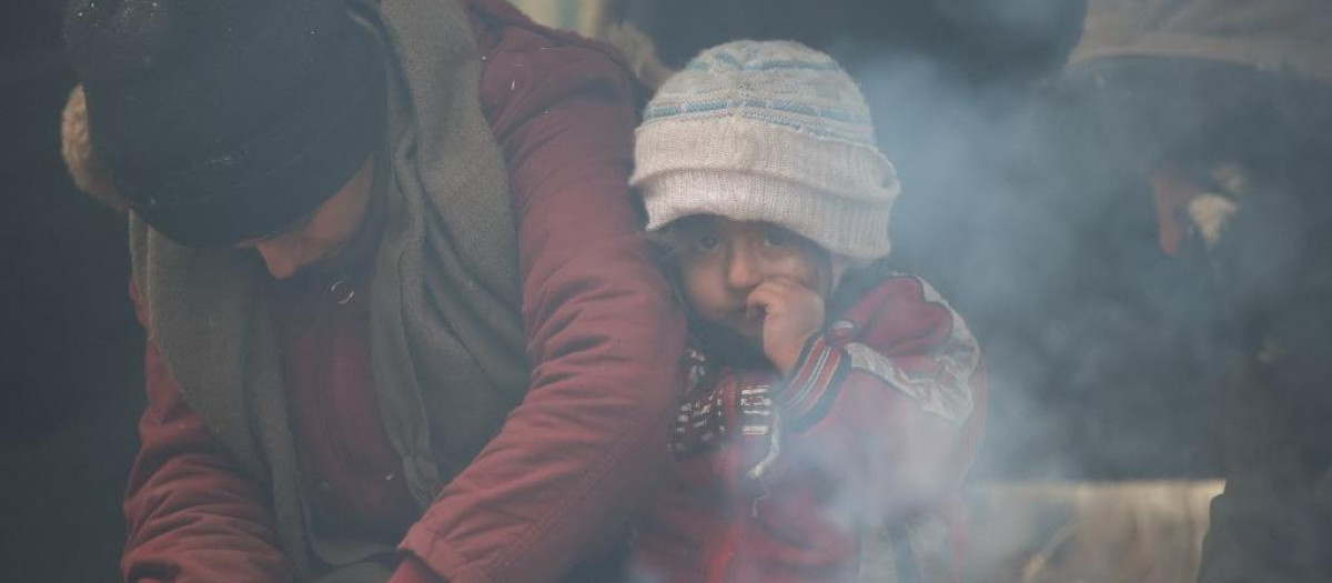 Migrantes en un campo de la frontera entre Bielorrusia y Polonia