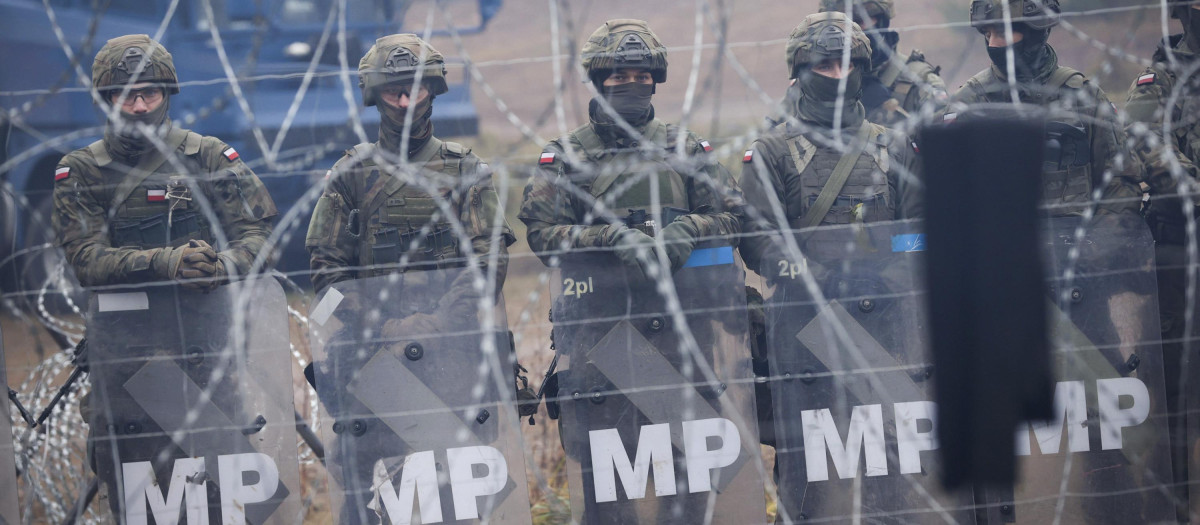 Soldados polacos en la frontera con Bielorrusia
