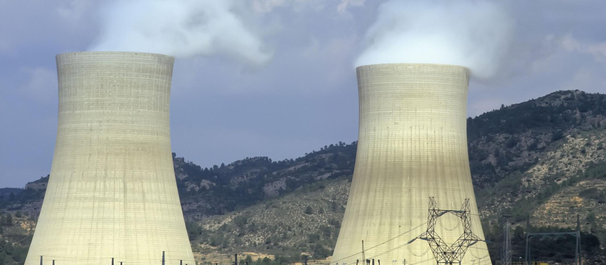 Central nuclear de Cofrentes, en Valencia
CENTRAL NUCLEAR DE COFRENTES
CHIMENEAS
CONTAMINACION