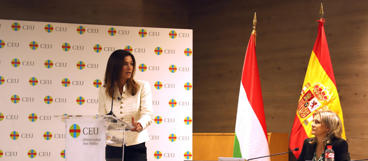 La ministra de justicia Húngara durante la conferencia en el CEU