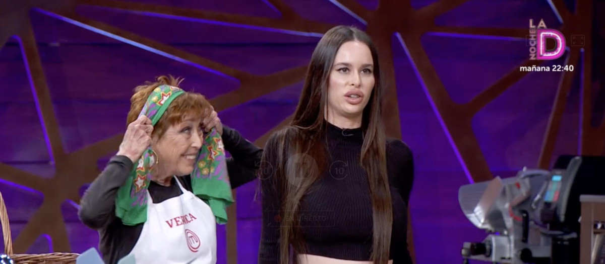 Verónica Forqué, con su hija María, en la primera prueba de la noche