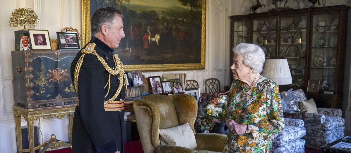 Queen Elizabeth II receives General Sir Nick Carter, Chief of the Defense Staff, left, during an audience in the Oak Room at Windsor Castle, Berkshire, Wednesday Nov. 17, 2021.