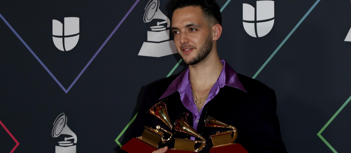 C. Tangana con sus tres premios Grammy Latinos