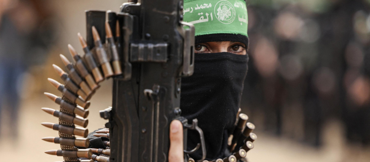Un miembro de las Brigadas Ezzedine al-Qassam de Hamas, en Gaza