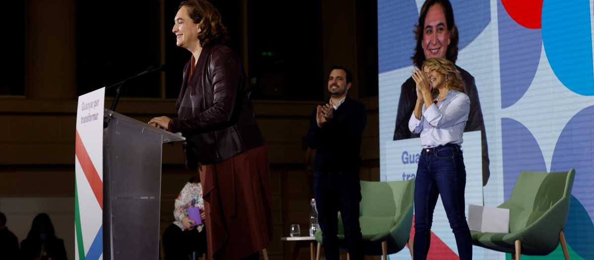 Colau aplaudida por Díaz y Garzón