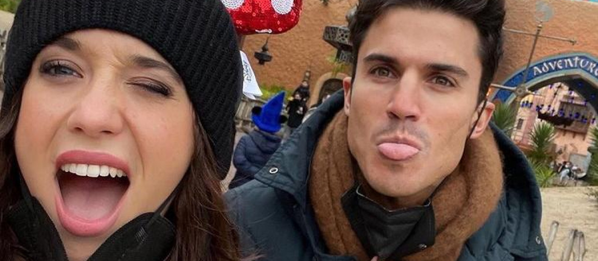 María Pedraza y Álex González juntos en Disneyland París