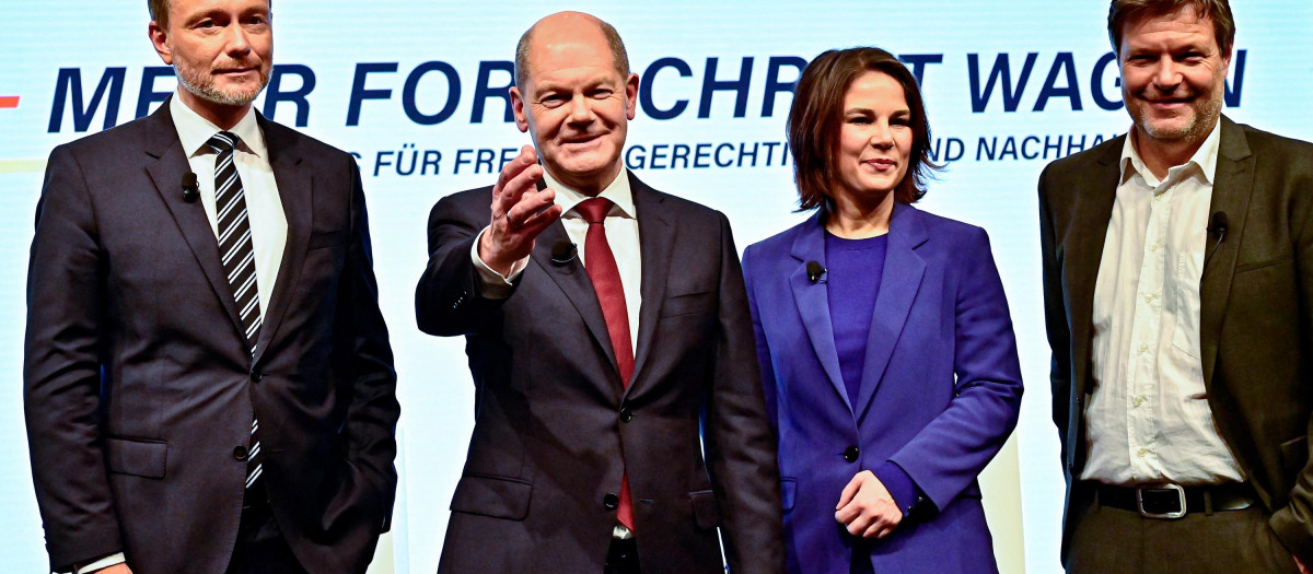 Christian Lindner,  Annalena Baerbock, Robert Habeck y Olaf Scholz, líderes en coalición del nuevo gobierno de Alemania