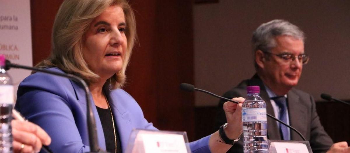 La que fuera ministra de Empleo y Seguridad Social, ha participado en la Semana Social de Sevilla