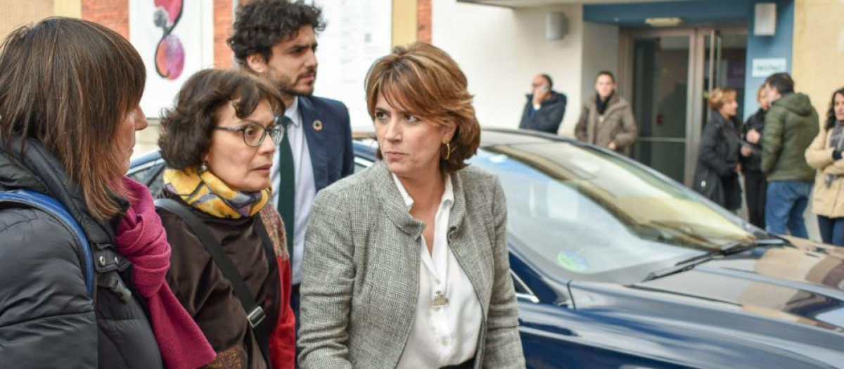 La fiscal general del Estado, Dolores Delgado, en un encuentro con el PSOE de Segovia, en 2019