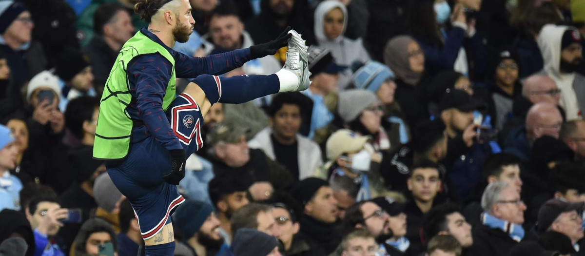 El defensa calentó ante el City pero no llegó a salir al campo