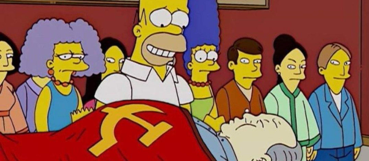 Escena del capítulo de Los Simpson con Homer visitando la tumba de Mao