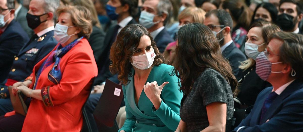 Ayuso durante el acto de la Constitución
