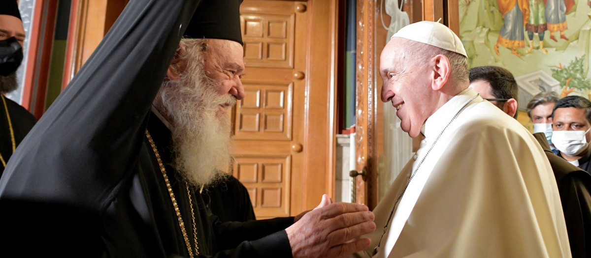 El Papa Francisco se reúne con el arzobispo ortodoxo de Atenas, Ieronymos II