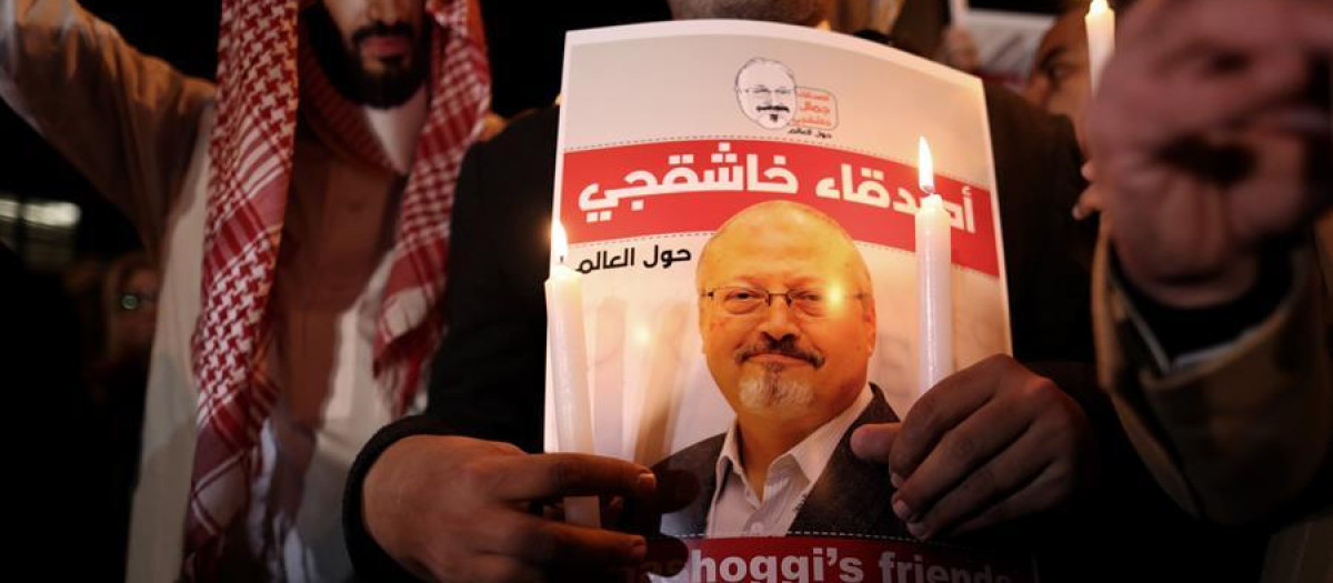 Protestantes por el asesinato de Khashoggi frente a la embajada saudí en Turquía