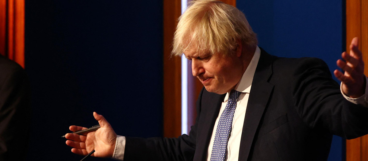 Johnson, durante su comparecencia ante los medios ayer