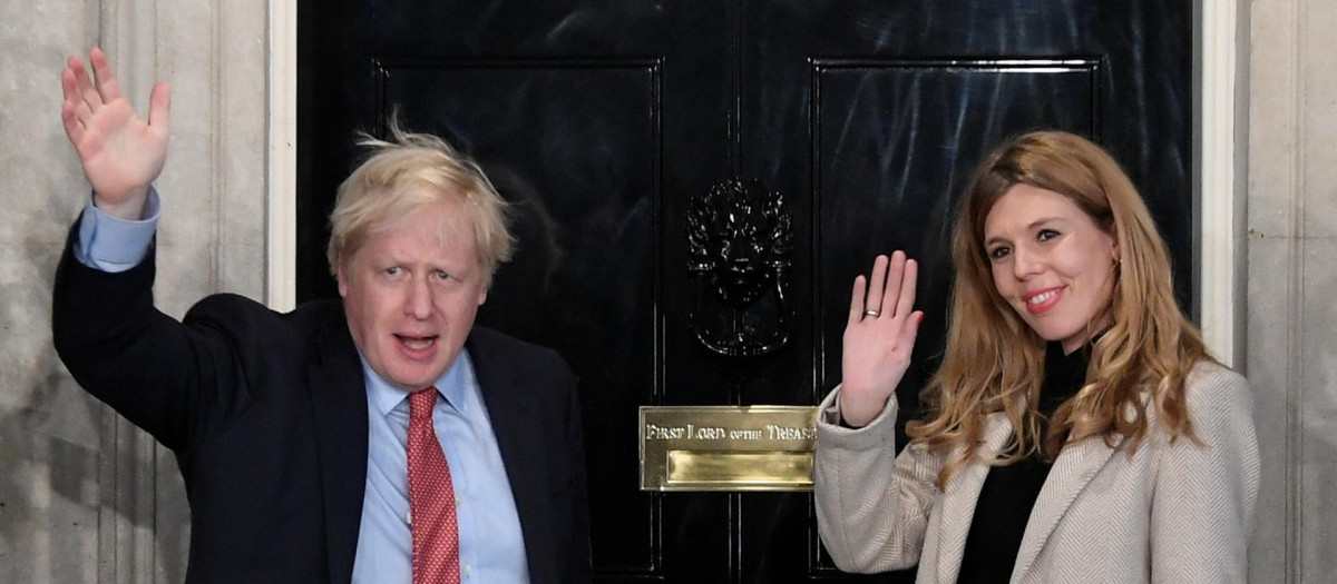 El Primer Ministro Boris Johnson y su mujer Carrie Symonds en 2019