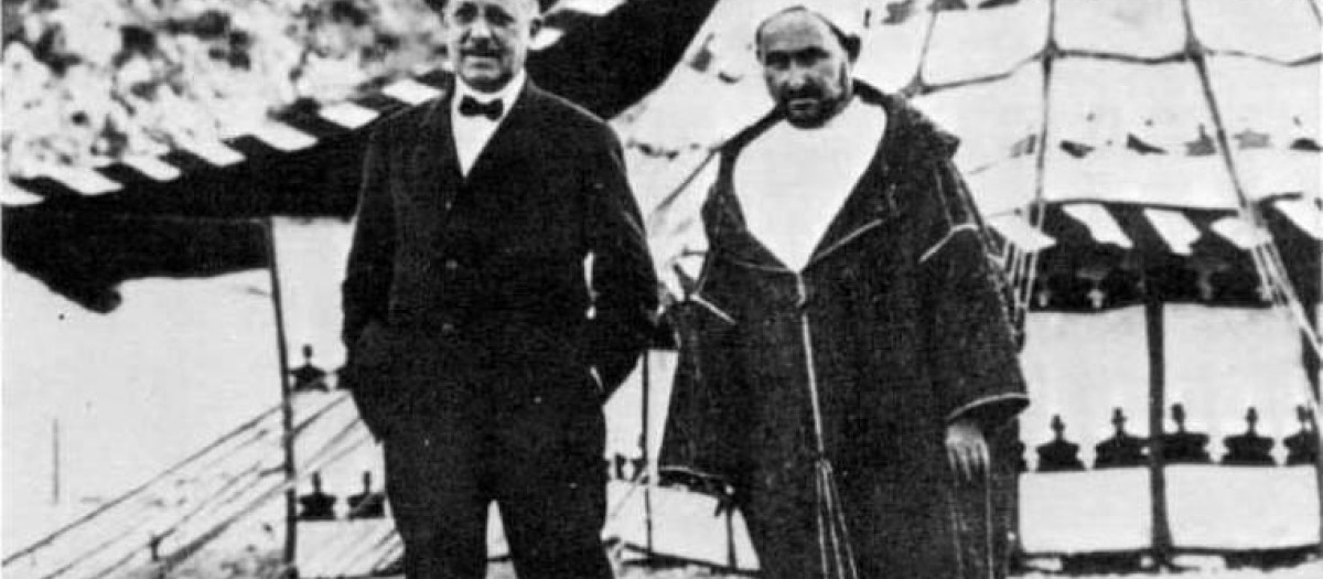 El empresario Horacio Echevarrieta y el líder rifeño Abd el-Krim, durante la reunión que mantuvieron ambos en 1923