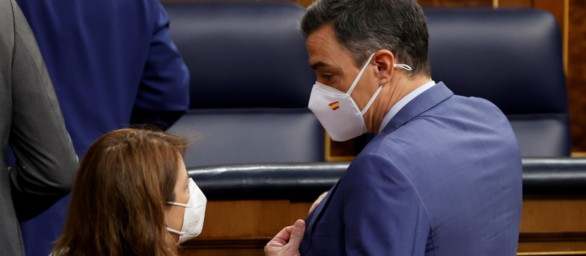 Sánchez y Lastra durante la sesión de control