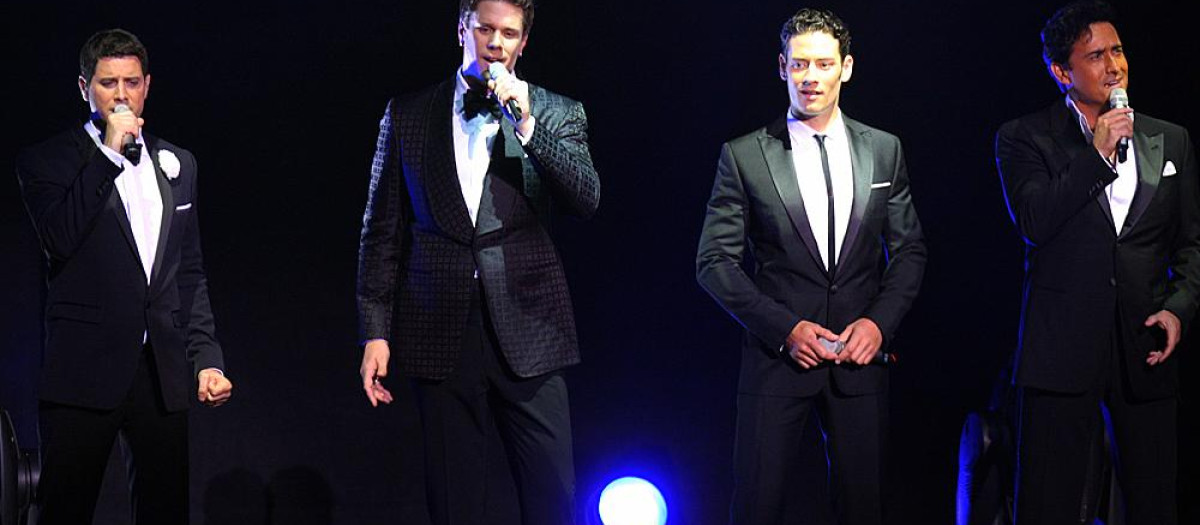 Carlos Marín, primero por la derecha, se encuentra en estado crítico