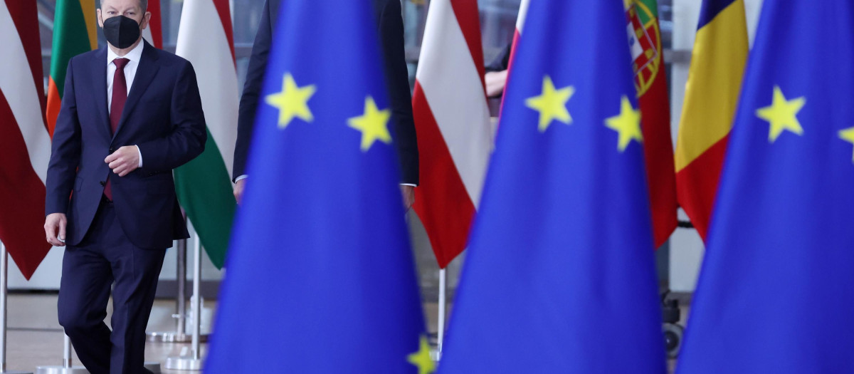 El canciller Olaf Scholz llega a la Cumbre de la UE en Bruselas