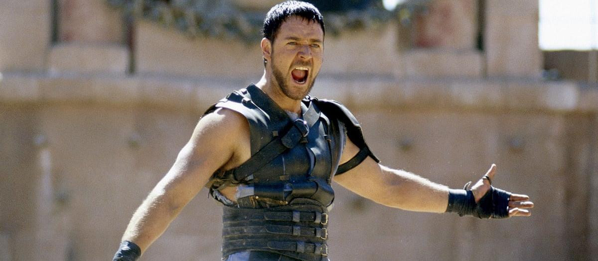Gladiator (sábado 18, a las 15:40, en Cuatro)
Siempre es buen momento para volver a disfrutar de Gladiator. O, para quien aún no la haya visto, descubrir este excelente filme de 2001 dirigido por Ridley Scott y protagonizado por Russell Crowe, Joaquin Phoenix, Connie Nielsen y Richard Harris. Cinco Oscar –los correspondientes a mejor película, mejor actor (Russell Crowe), diseño de vestuario, sonido y efectos visuales– y un total de 12 nominaciones fue la cosecha de Gladiator.