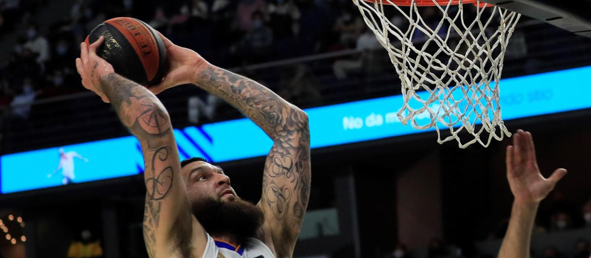 El pívot francés cuajó una gran actuación ante el UCAM Murcia