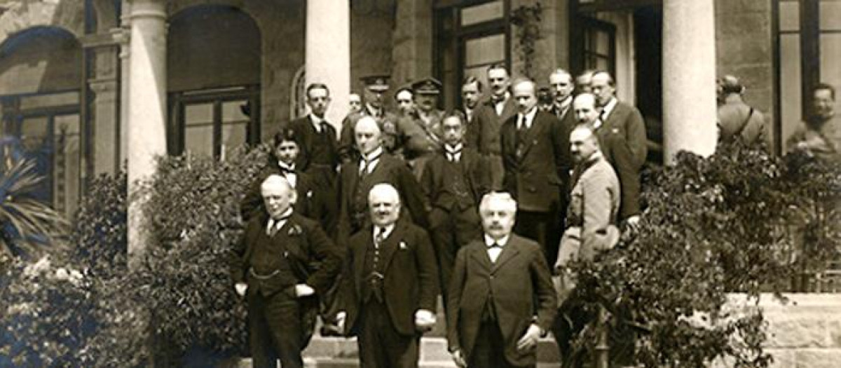 Imagen de los participantes en la Conferencia de Génova en 1922. El primer ministro británico Lloyd George se encuentra en la primera fila, en el lado izquierdo