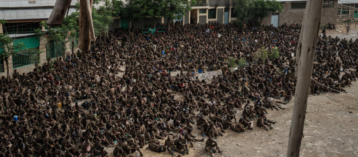 Militares etíopes recluidos en un campo de prisioneros de Tigré