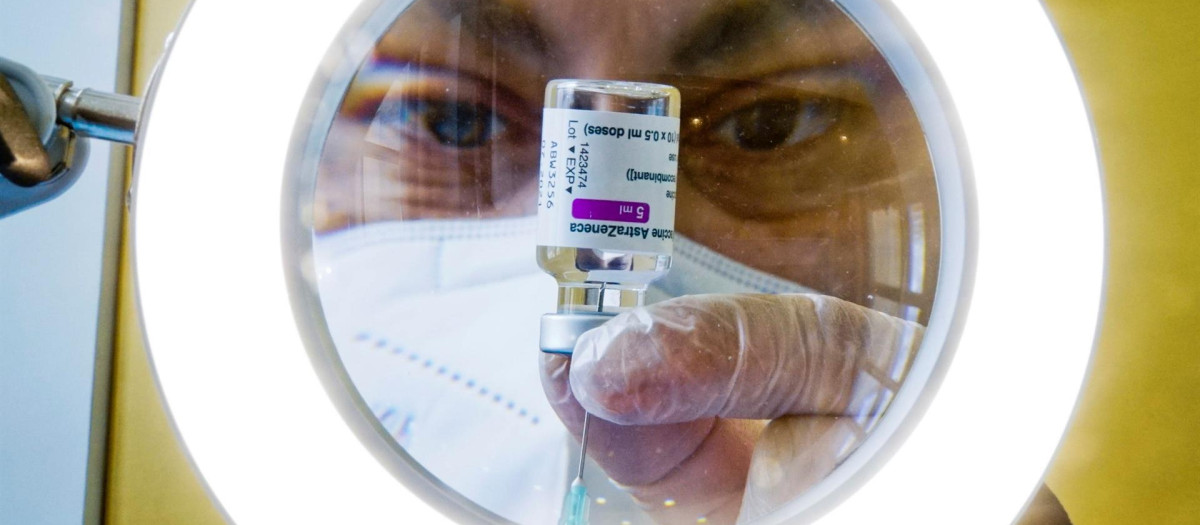 Vacunación con AstraZeneca en Nápoles