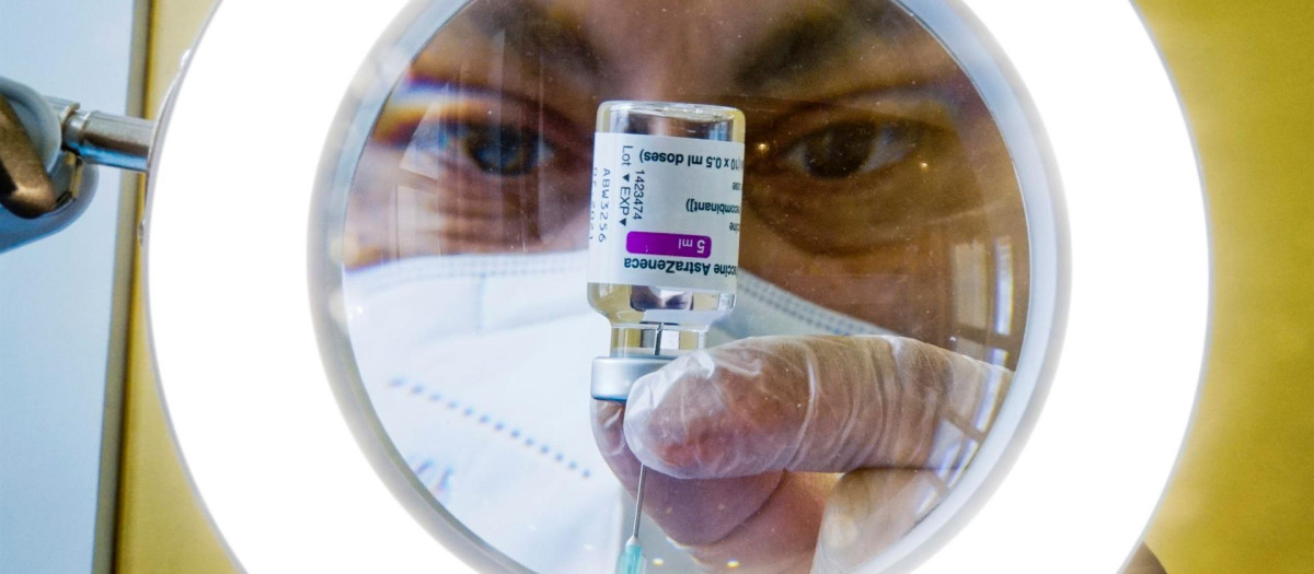 Vacunación con AstraZeneca en Nápoles