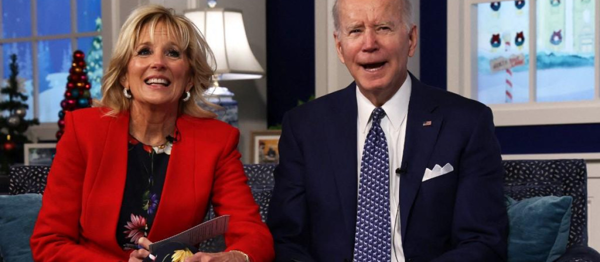 El presidente de Estados Unidos, Joe Biden, y su mujer, Jill, en el Norad Santa Tracker