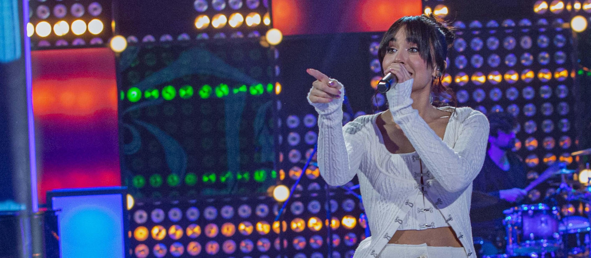 Aitana, en un momento de su actuación junto a ZZoilo en el especial de Nochebuena de La 1