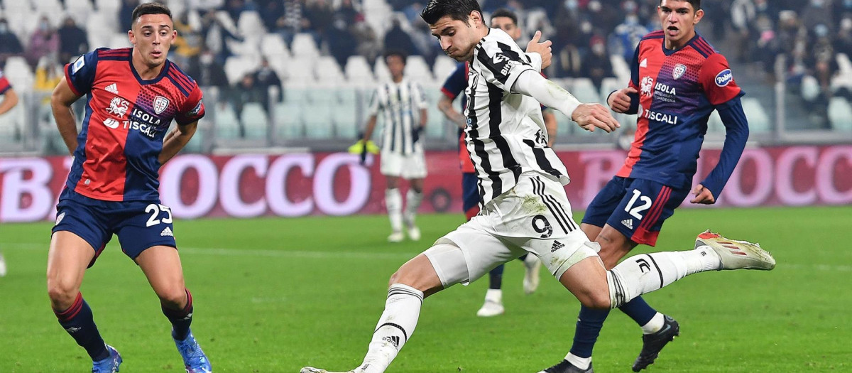 Morata con la Juventus en un partido frente al Cagliari