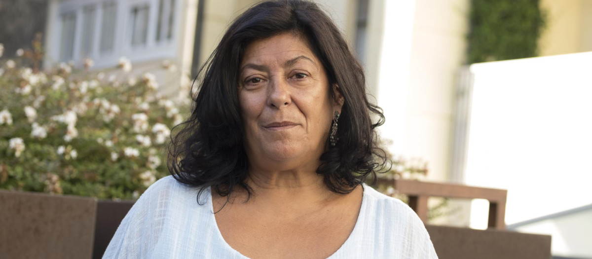Almudena Grandes poses during the presentation of her novel 'Los pacientes del doctor Garcia' (lit. Dr Garcia's patients), in Madrid, Spain, 13 September 2017.