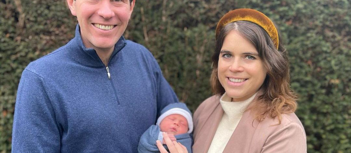 Eugenia de York y Jack Brooksbank con su hijo August