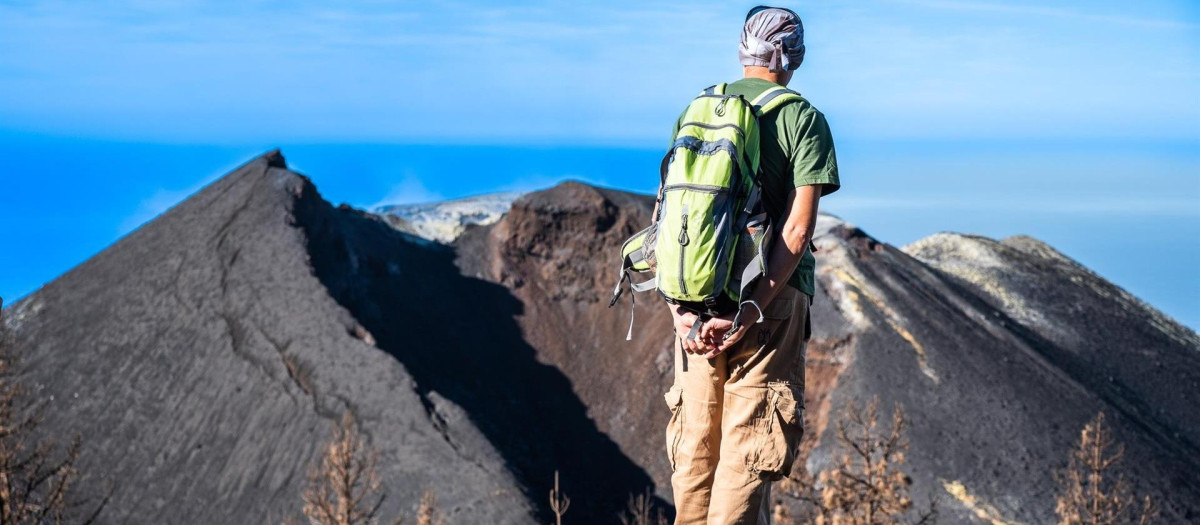 El volcán de Cumbre Vieja, en La Palma, en el que en algunas de sus bocas continúa la emisión de gases