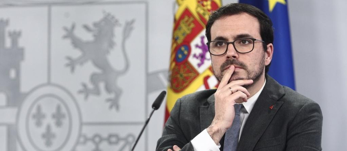 Alberto Garzón en una rueda de prensa