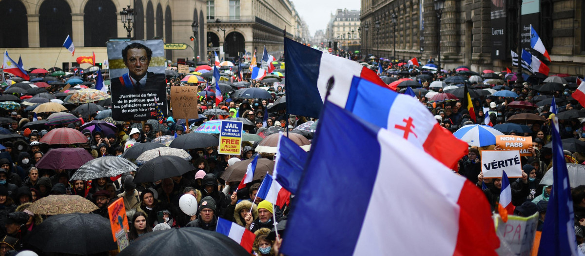 Manifestación en París contra las medidas anti COVID