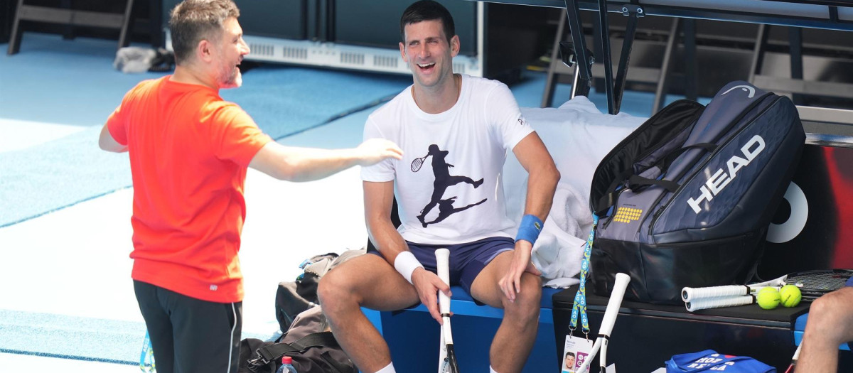 Novak Djokovic durante su entrenamiento de hoy en Melbourne Park