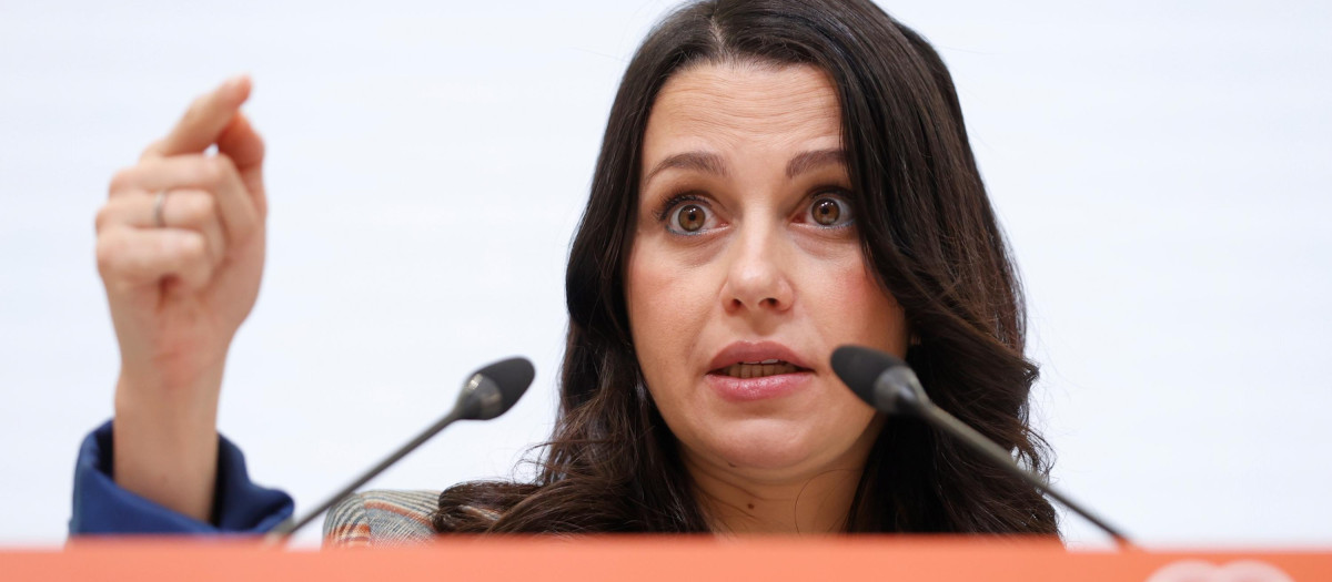 Inés Arrimadas durante una rueda de prensa