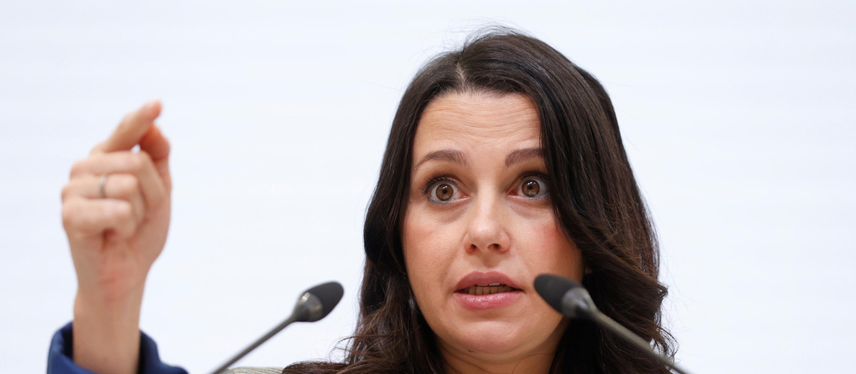 Inés Arrimadas durante una rueda de prensa