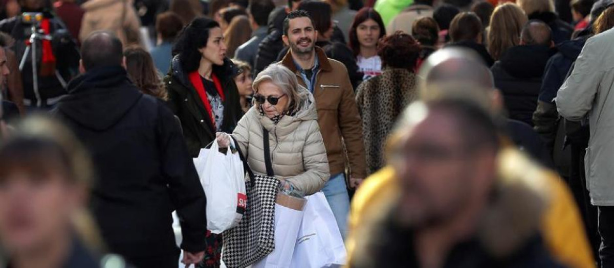 Los madrileños ultiman sus compras navideñas