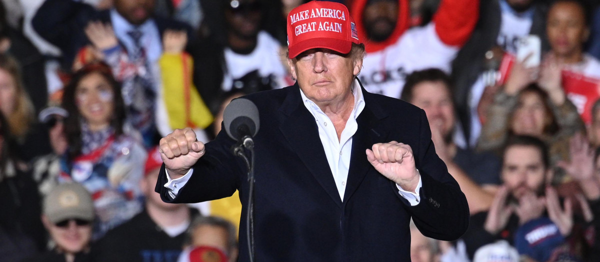 Donald Trump durante un mítin en Florence (Arizona)