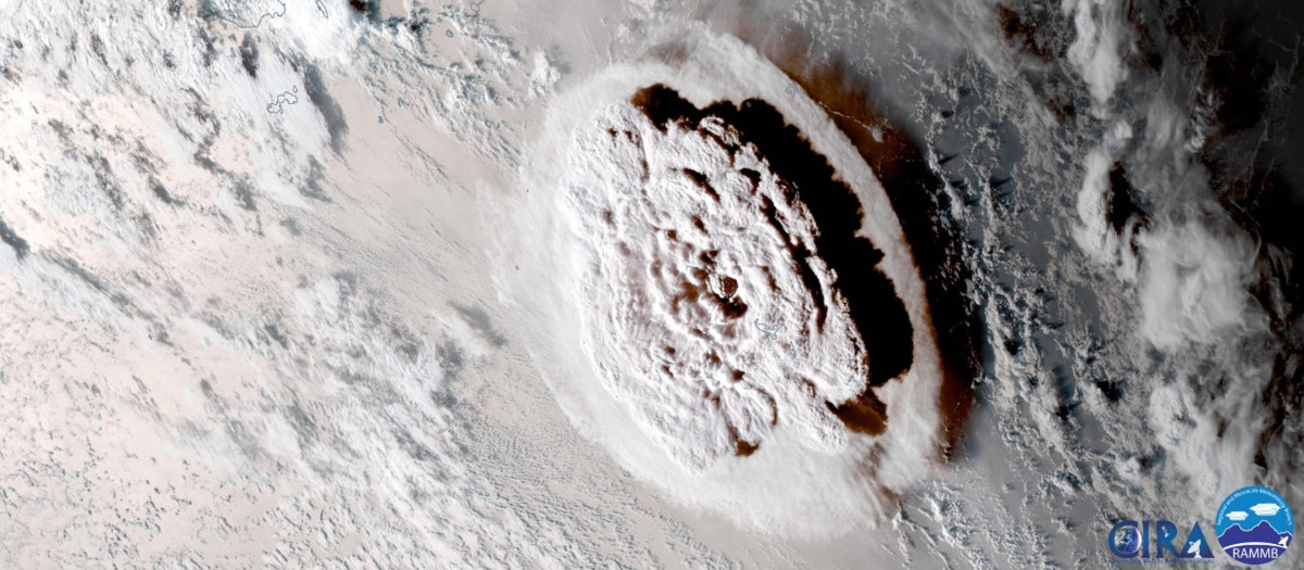 La erupción del volcán vista desde el espacio