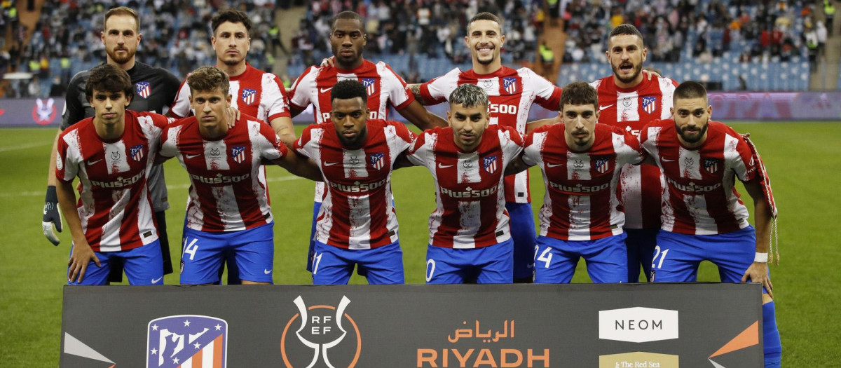 El Atlético de Madrid en la foto previa a su semifinal de Supercopa contra el Athletic