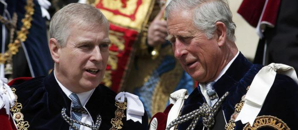 El Príncipe Andrés y el Príncipe Carlos durante el Servicio de la Orden en Windsor 2015.