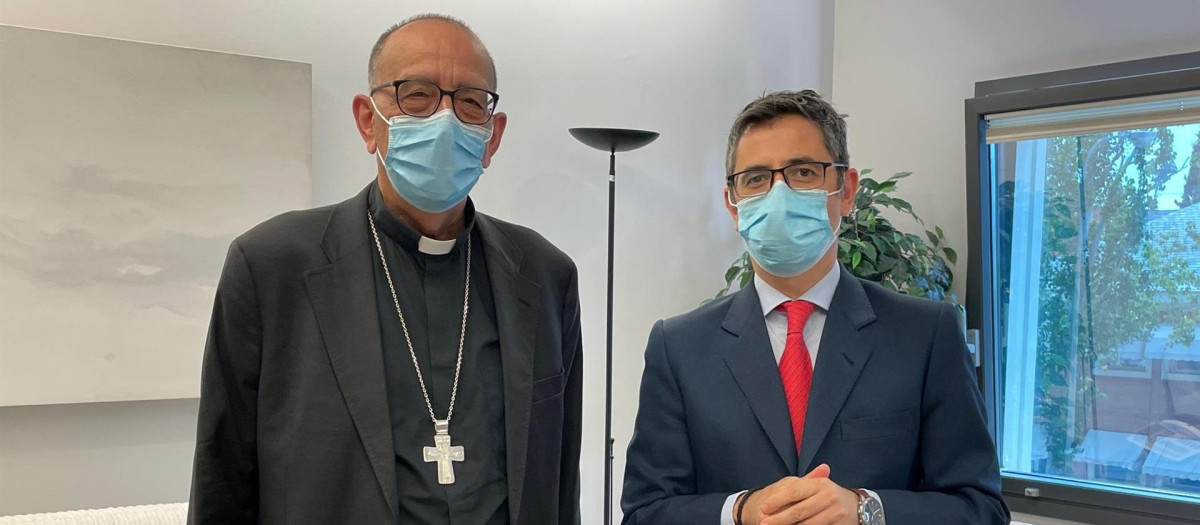 Juan José Omella con el ministro de Presidencia, Félix Bolaños, en otra reunión en agosto de 2021