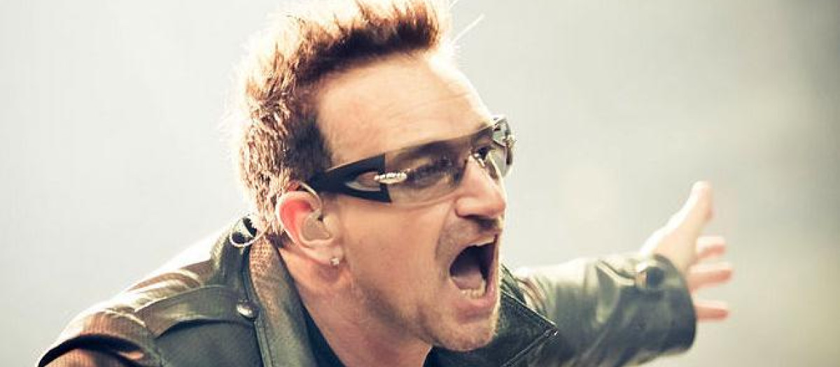 Bono, el vocalista avergonzado por su voz.